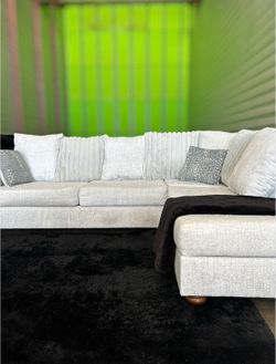 Nice sectional sofa couch (DELIVERY AVAILABLE)
