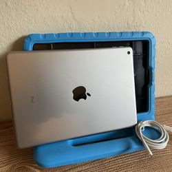Apple iPad 5th Generation 32GB  with kids protective case & Charger (128gb $170) 