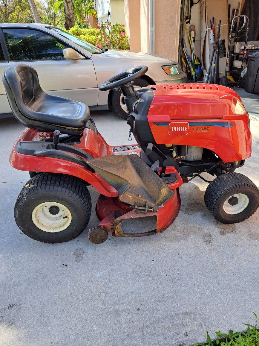 Toro Lawn Tractor LX420