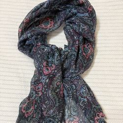 Elegant off-shoulder blouse with black and tan stripes. Ideal for casual wear.Size L Great for everyday or summer beach