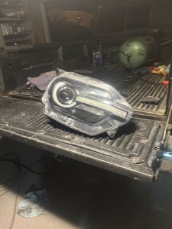 21-26 ford bronco sport  passenger headlight