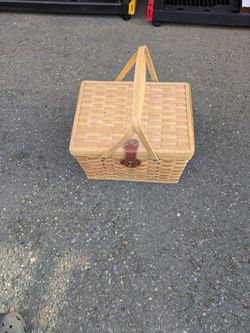 Woven Wicker Picnic Basket with Lid