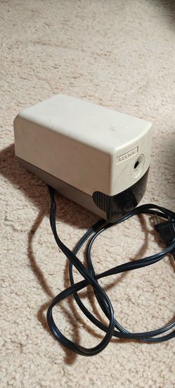 Electric pencil sharpener