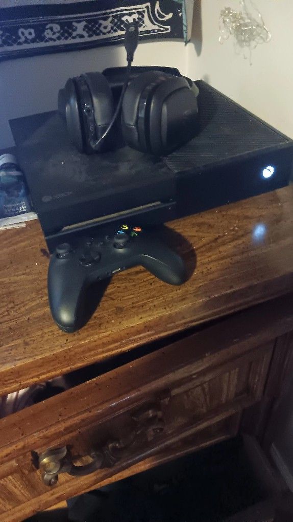 Xbox One 1tb With Headset