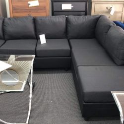 BRAND NEW IN BOX LARGE BLACK COLOR SECTIONAL SOFA (DELIVERY AVAILABLE)