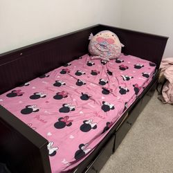 Twin Daybed with Drawers  (mattress NOT Included)