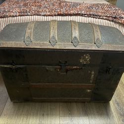 Camelback Vintage Trunk