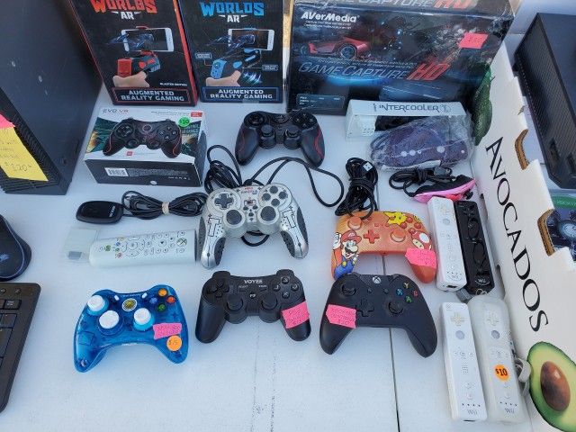 GAMING CONTROLLERS..WiI, PS3, XBOX 1
