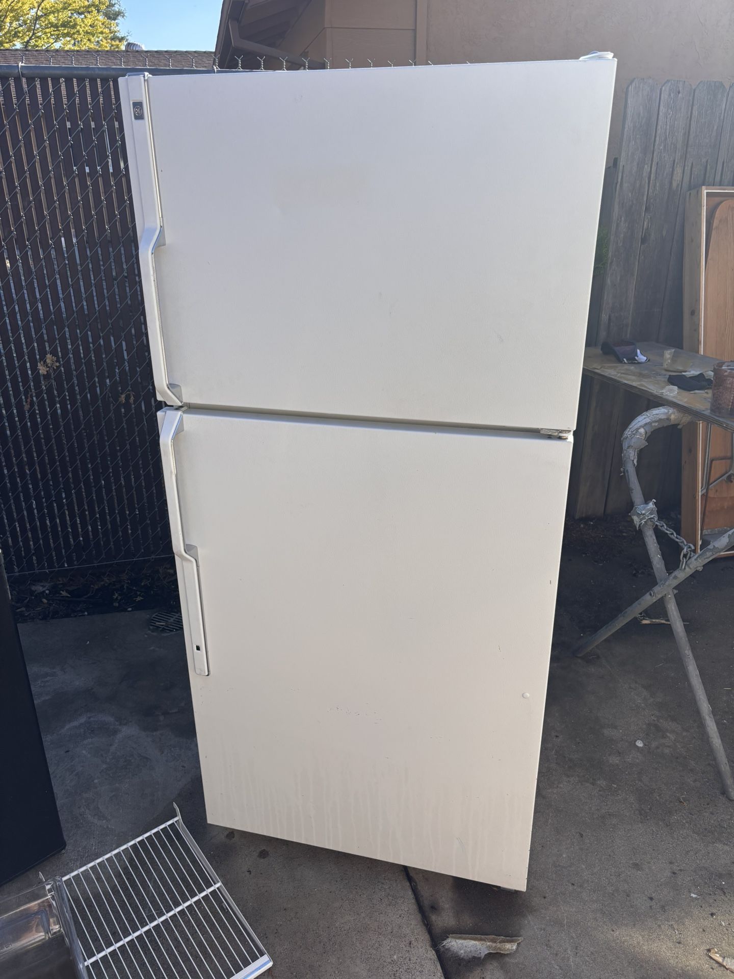 GE 18.2 Cu Ft Refrigerator Fridge