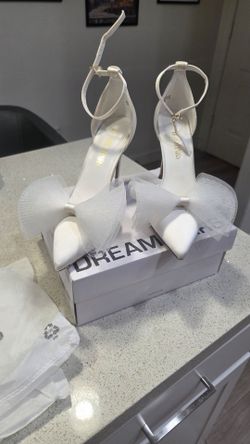 8.5 white heels with removable bows