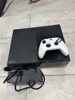 Xbox one console withe remote and power