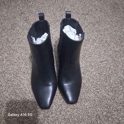 Womens Black Boots, NEW!