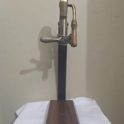 Metel wine opener
