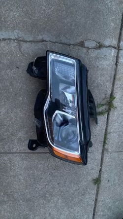 2016-2022 Jeep Grand Cherokee LEFT Driver OEM Genuine HALOGEN Headlight