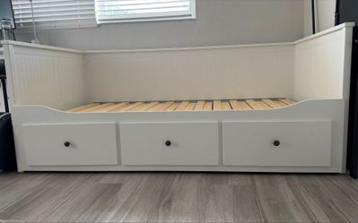 IKEA HEMNES Daybed Frame with 3 Drawers - White (No Mattresses)