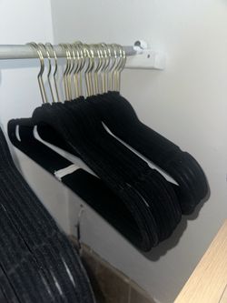 20 piece velvet hangers