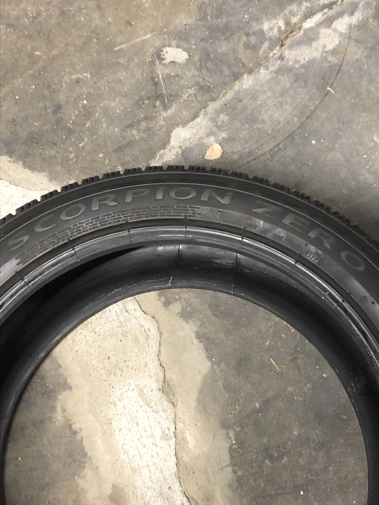 295/40R/21 Pirelli Scorpion Zero Tires