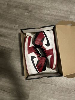 Jordan 1 Mid