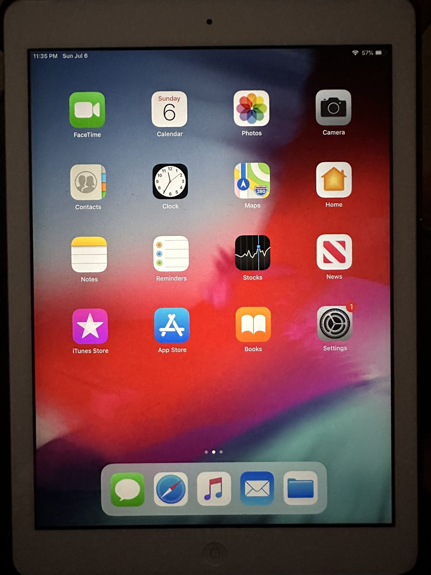 Apple iPad Air 16gb White Face, Grey Back. Great Condition