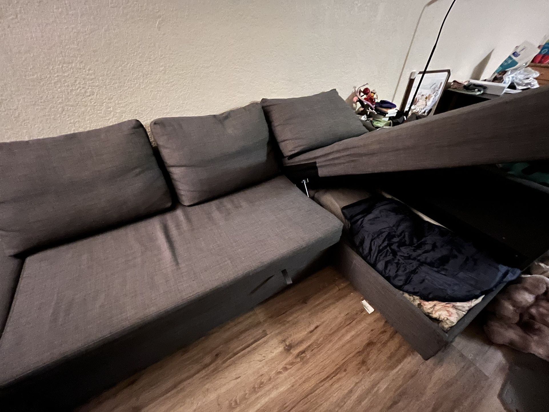 FREE Convertible Corner Sofa/couch With Storage