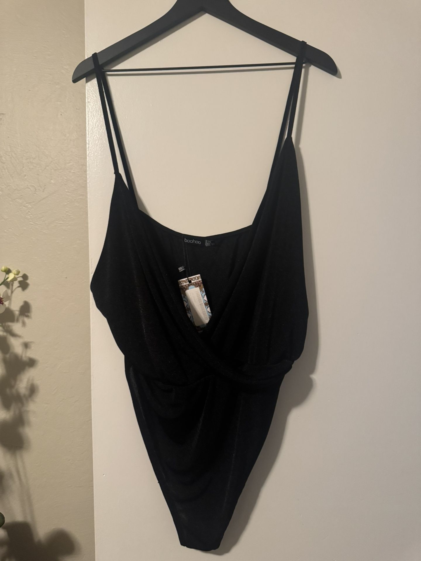 Women’s Black Low-Cut Swoop Bodysuit Xl