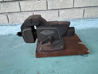 Bench Swivel Vises