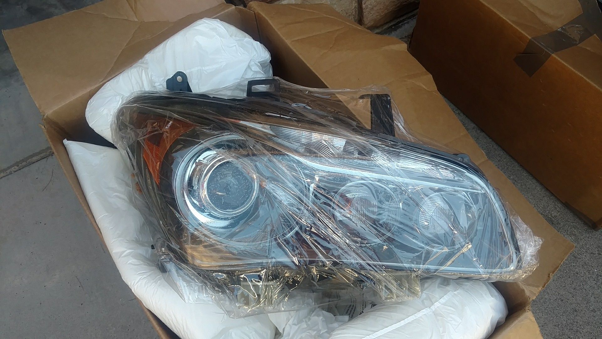 Infiniti QX80 headlight