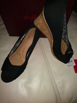 Ladies Sz 7 1/2 Black Wedges