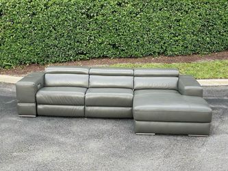 🛋️ Sectional Couch/Sofa - Electric Recliners - City Furniture - Delivery Available 🚛