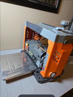 Like new Ridgid planer 15 amp 13"