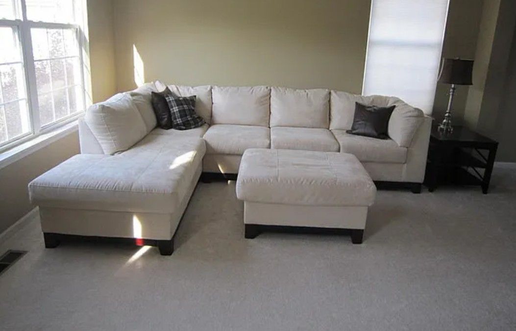Immaculate Sectional Couch- Ivory/Tan| Right Sitting Chase| By Jerome's| -Amazing Condition
