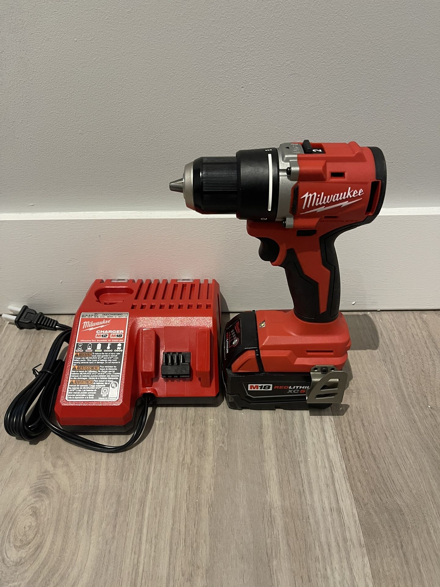 M18 18V Lithium-Ion Brushless Cordless 1/2 in. Compact Drill/Driver with One XC5.0 Battery, Charger 