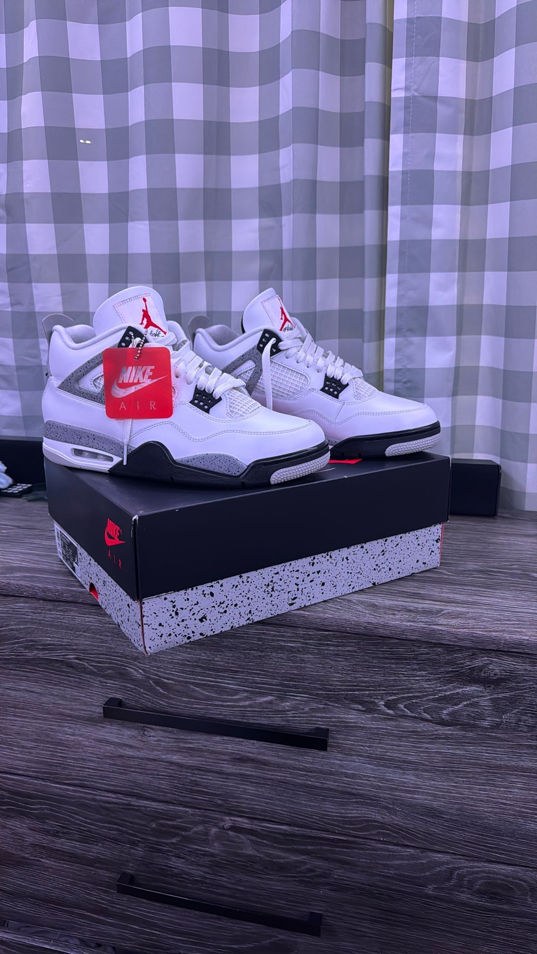 Air Jordan 4 Cement 