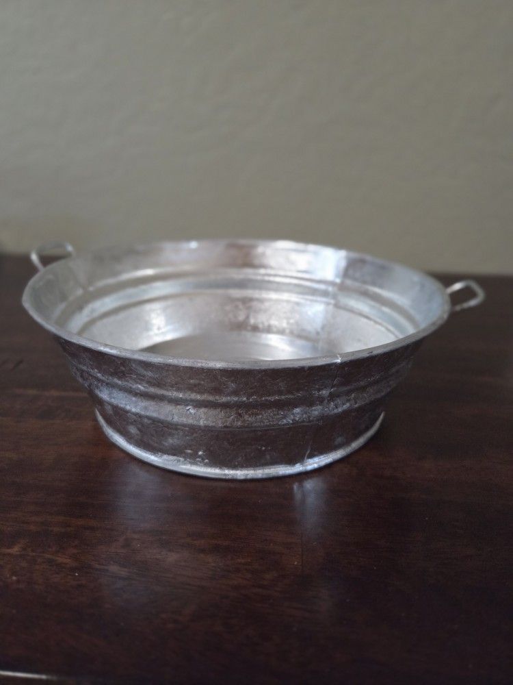 Galvanized 8"x3" Tub, New, Giftable 5.00