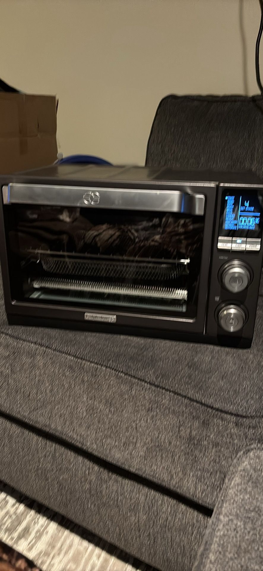 This is a preowned CALPHALON conventional oven With Pans