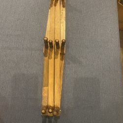 Vintage Expandable Wooden Accordion Peg Rack. 10 Pegs