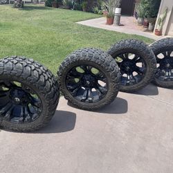 Wide Climber M/T Tires / Fuel Rims 