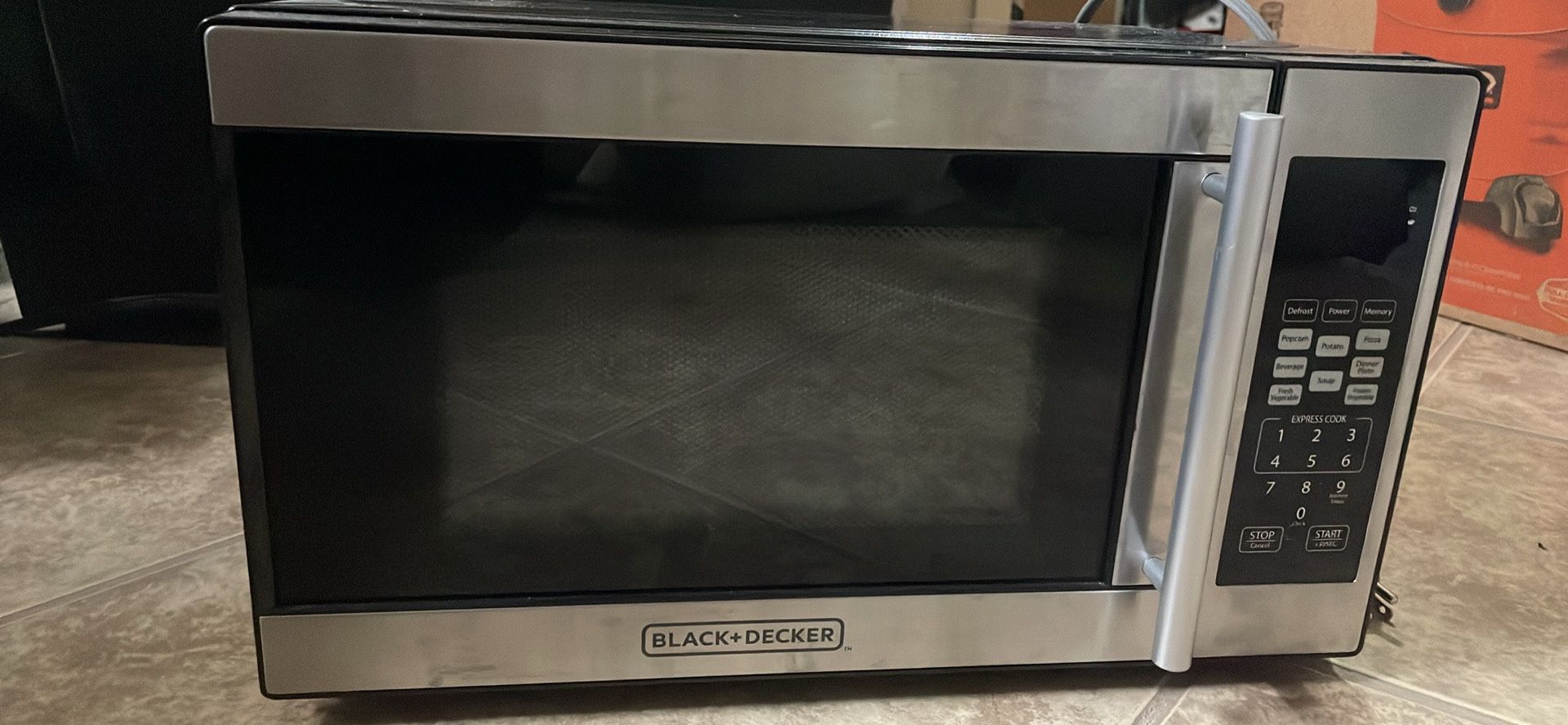 Black + Decker Microwave 