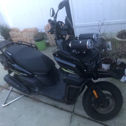 BARELY USED 150cc TANK MOTORBIKE (retail $1800)