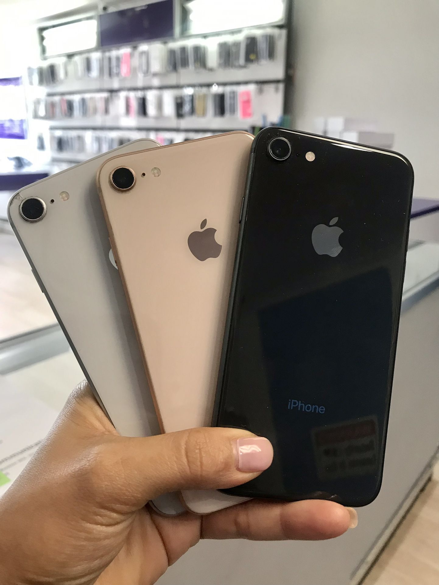 IPhone 8 (64 gb) Unlocked with store warranty 