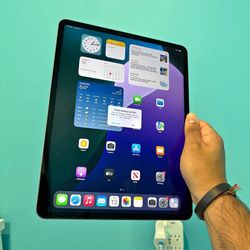iPad Pro 12.9IN 5th gen 256GB NO FACE ID