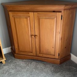 Corner Hutch