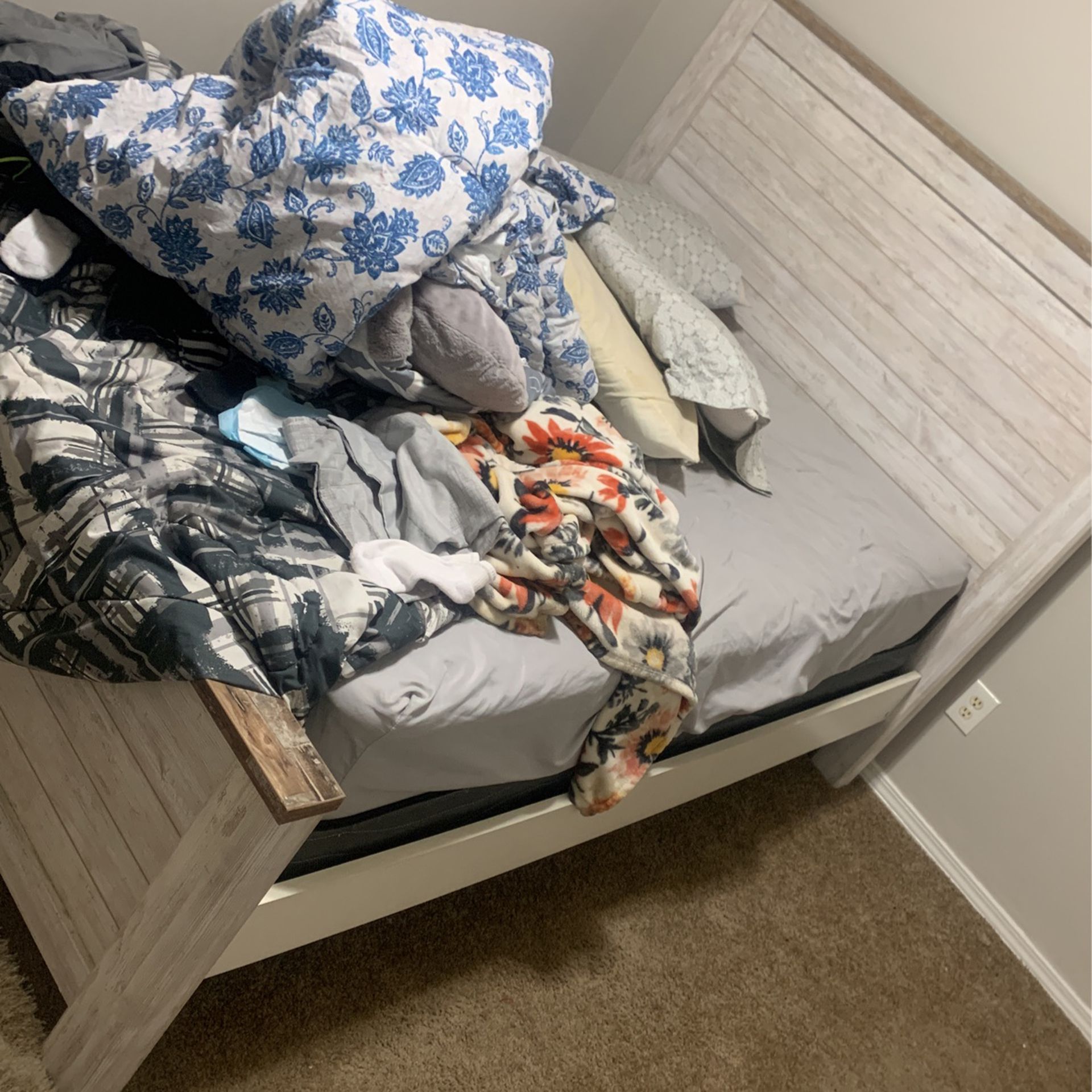 Queen Size Bed With Box And Mattress 