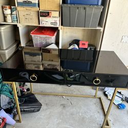 Black Desk