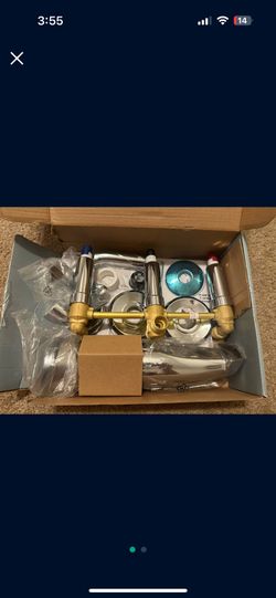 3-Handle 1-Spray Tub and Shower Faucet