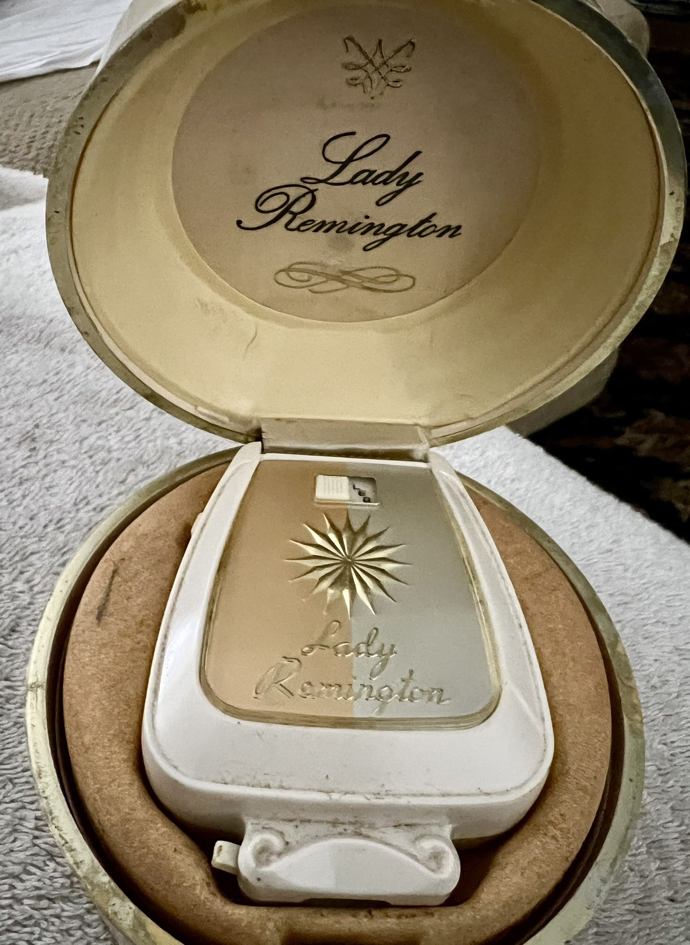 Vintage LADY REMINGTON Ladies’ ELECTRIC SHAVER