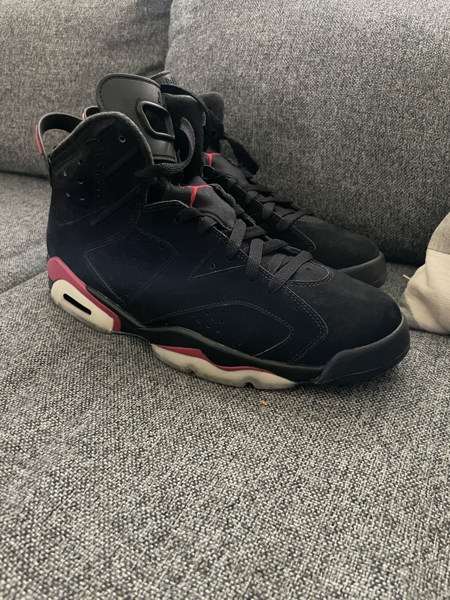 Jordan Black Varsity Red (2010) - Main Image