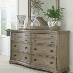 Beautiful Dresser - Like new
