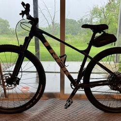 Trek Marlin 8 Mountain Bike 