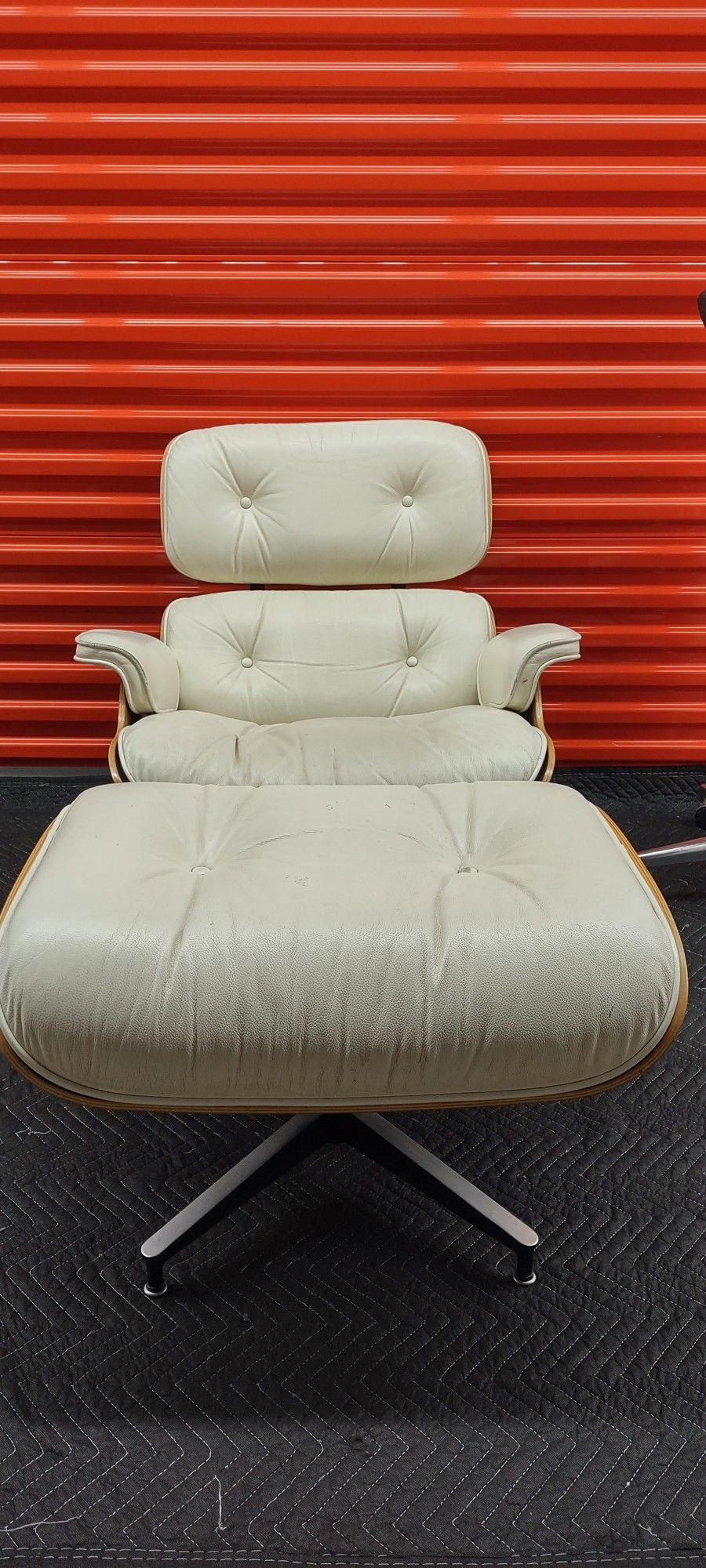 Authentic Herman Miller Eames Lounge Chair and Ottoman Model 670/671